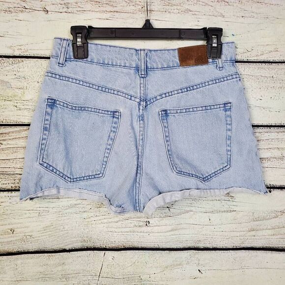 Roxy Women's High Rise Light Wash Denim Shorts Size 27 Raw Hem Cutoff Distressed - Picture 3 of 8